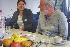 Teilnehmende im Gespräch vertieft
(Bildquelle: Jost Brunner, Agroscope)